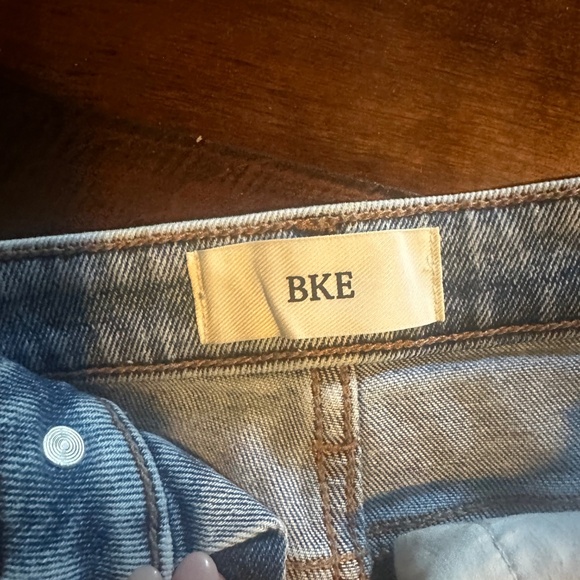 BKE Stella Jean shorts / distressed / stretchy - Picture 3 of 5